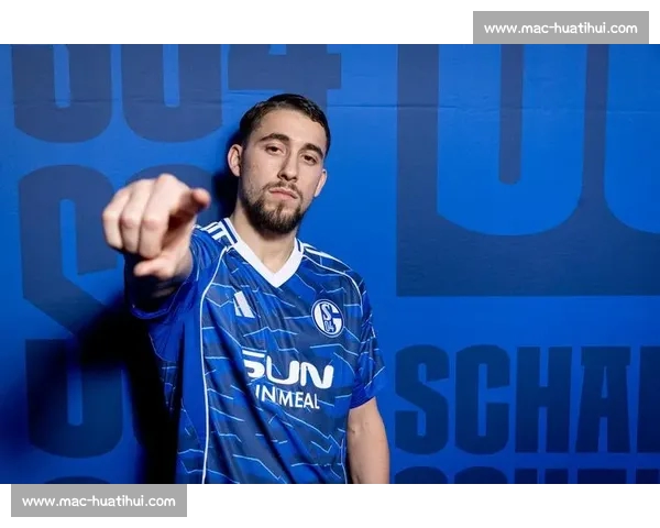 沙尔克官宣签下 22 岁德国中场法齐，合同至 2029 年