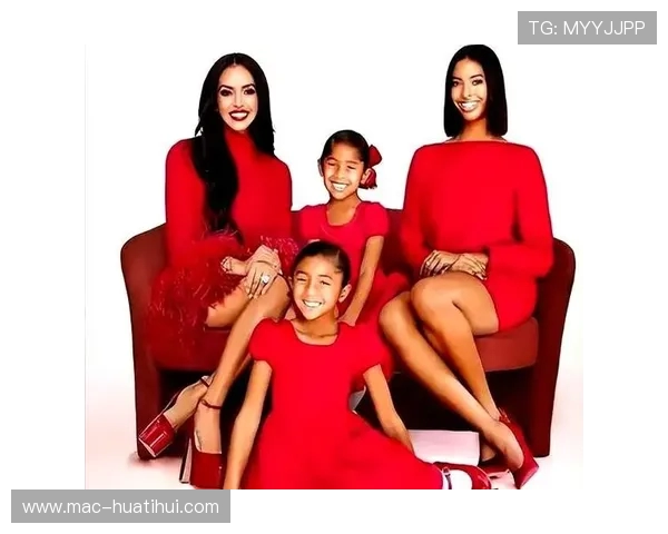 瓦妮莎晒科比旧照，三女儿公园同框，小女儿神似父亲